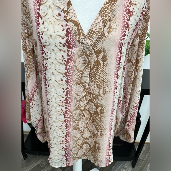 ENTRO Women’s Tunic Top Blouse Pink Snake Print Size L V Neck Balloon Sleeve - Picture 3 of 13